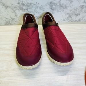 LL Bean Red Nylon Waterproof Insulated Slip-on Loafers Size 11 Men’s